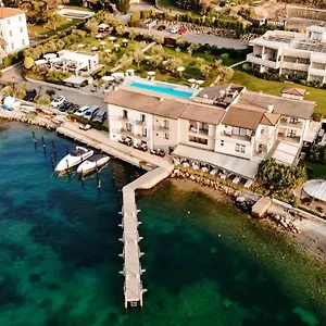 Bella & Restaurant With Private Dock For Mooring Boats San Felice del Benaco